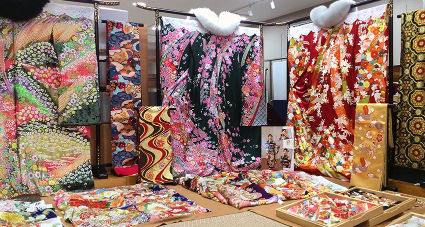 新品振袖なら長野県一番の取り扱い品数の着物たちばな長野本店の振袖売場