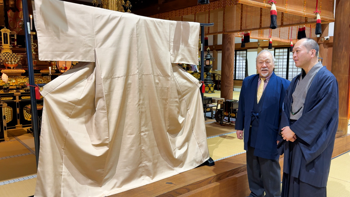【掲載】御嶽海へ贈呈した特製着物　善光寺での祈祷の様子が<br>TSBテレビ信州で放送されました