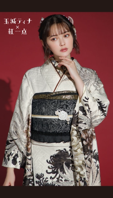 玉城ティナ × 紅一点の振袖-白|成人記念の新作振袖ご紹介　KI-673