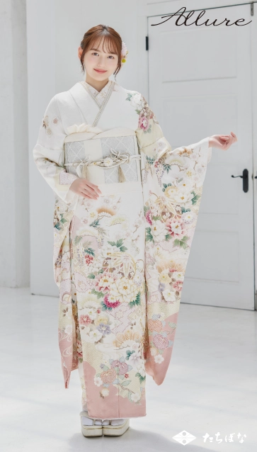 加藤 栞 ×Allure（アリュール）の振袖-白|成人記念の新作振袖ご紹介　AL-213