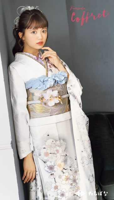 “阿部ここは × Coffret”の振袖-白｜成人記念の新作振袖ご紹介　CF-505