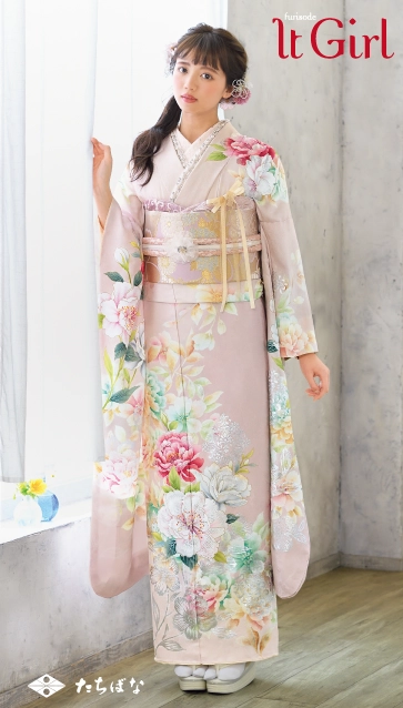 “阿部ここは × It Girl”の振袖-ピンクベージュ｜成人記念の新作振袖ご紹介　IT-2503