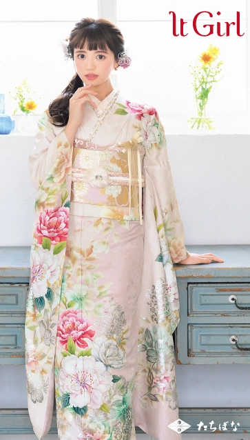 “阿部ここは × It Girl”の振袖-ピンクベージュ｜成人記念の新作振袖ご紹介　IT-2503