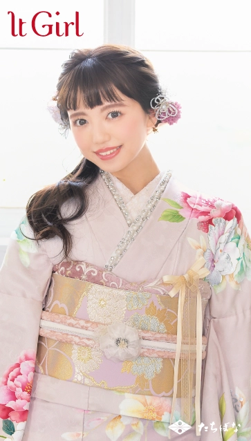 “阿部ここは × It Girl”の振袖-ピンクベージュ｜成人記念の新作振袖ご紹介　IT-2503