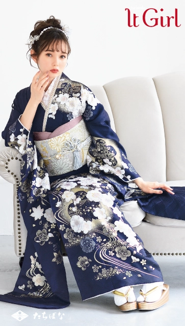 “マーシュ彩 × It Girl”の振袖-紺｜成人記念の新作振袖ご紹介　IT-2505