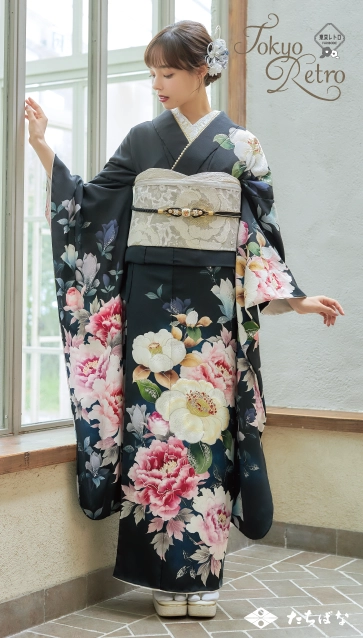 “武イリヤちゃん”着用の振袖-紺｜成人記念の新作振袖ご紹介　TR-602