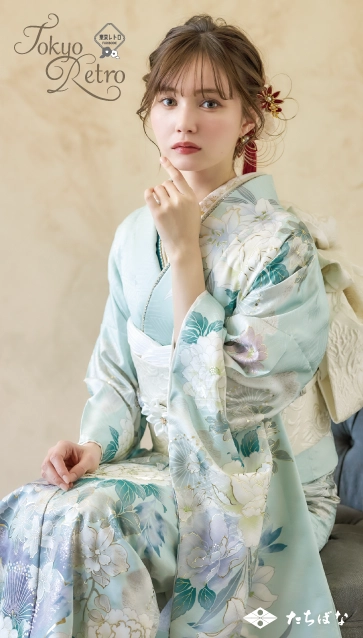 Zちゃん(振袖)3枚 今田美桜ちゃん着用お振袖🌸 . レトロ古典柄のお振袖で 色が