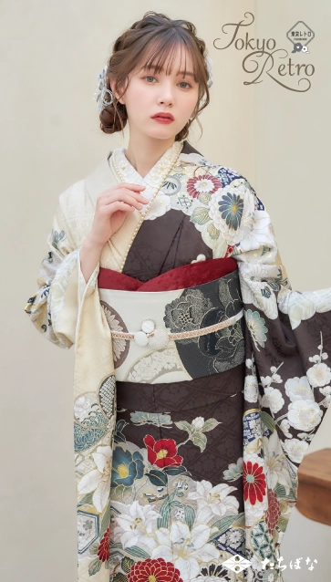 “マーシュ彩ちゃん”着用の振袖-白黒｜成人記念の新作振袖ご紹介　TR-608