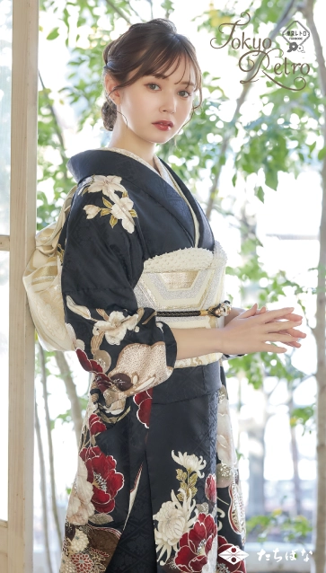 “マーシュ彩ちゃん”着用の振袖-紺｜成人記念の新作振袖ご紹介　TR-610