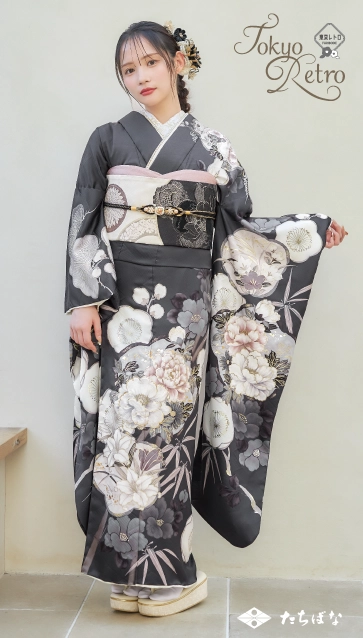 “矢作萌夏ちゃん”着用の振袖-黒｜成人記念の新作振袖ご紹介　TR-613