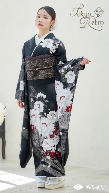 “矢作萌夏ちゃん”着用の振袖-黒｜成人記念の新作振袖ご紹介　TR-616