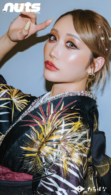 Zちゃん(振袖)3枚 出口夏希”ちゃんの振袖-白｜成人記念の新作振袖ご紹介 DN-08