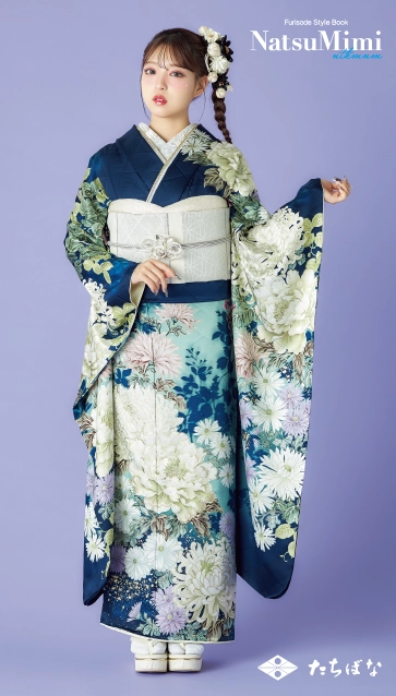 MINAMIちゃん着用“NatsuMimi”の振袖-青|ハタチ記念の新作振袖ご紹介　NAT-207