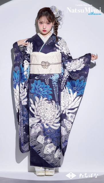 MINAMIちゃん着用“NatsuMimi”の振袖-紫|ハタチ記念の新作振袖ご紹介　NAT-212