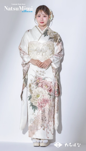 なつみちゃん着用“NatsuMimi”の振袖-白|ハタチ記念の新作振袖ご紹介　NAT-216