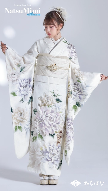 MINAMIちゃん着用“NatsuMimi”の振袖-白|ハタチ記念の新作振袖ご紹介　NAT-218