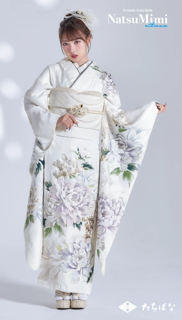 MINAMIちゃん着用“NatsuMimi”の振袖-白|ハタチ記念の新作振袖ご紹介　NAT-218