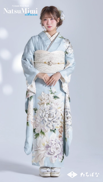 なつみちゃん着用“NatsuMimi”の振袖-水色|ハタチ記念の新作振袖ご紹介　NAT-219