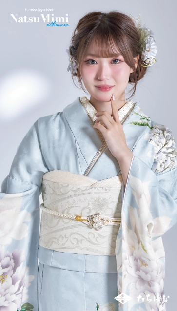 なつみちゃん着用“NatsuMimi”の振袖-水色|ハタチ記念の新作振袖ご紹介　NAT-219