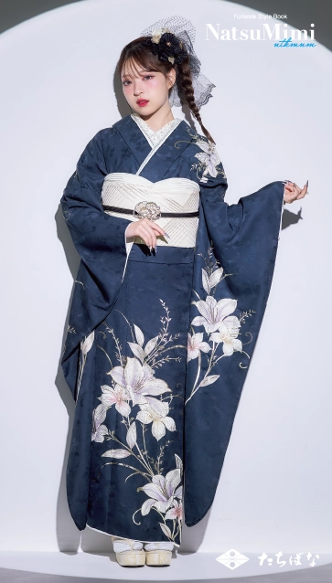 MINAMIちゃん着用“NatsuMimi”の振袖-紺|ハタチ記念の新作振袖ご紹介　NAT-220