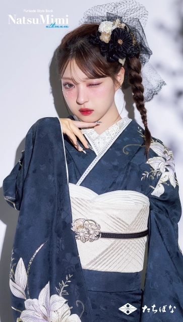 MINAMIちゃん着用“NatsuMimi”の振袖-紺|ハタチ記念の新作振袖ご紹介　NAT-220