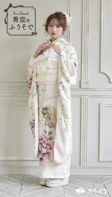 “希空（のあ）”ちゃんの振袖-白｜成人記念の新作振袖ご紹介　NOA-001