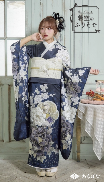 “希空（のあ）”ちゃんの振袖-青｜成人記念の新作振袖ご紹介　NOA-002