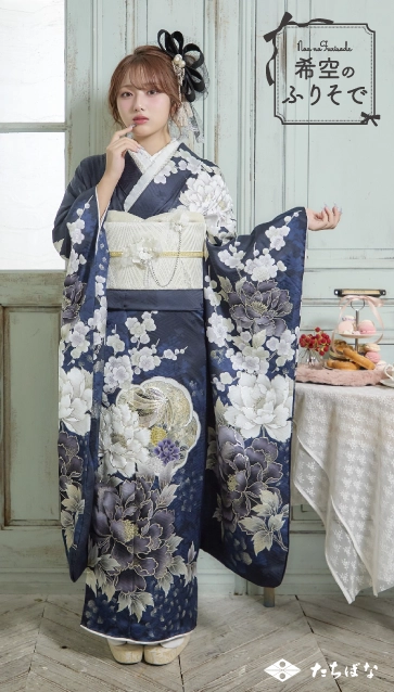 “希空（のあ）”ちゃんの振袖-青｜成人記念の新作振袖ご紹介　NOA-002