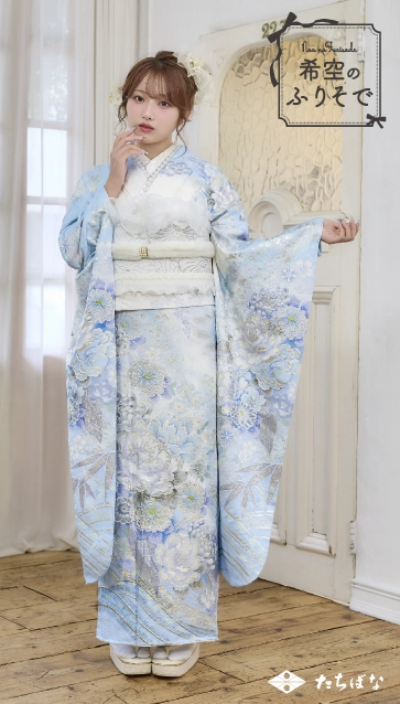 “希空（のあ）”ちゃんの振袖-水色｜成人記念の新作振袖ご紹介　NOA-003