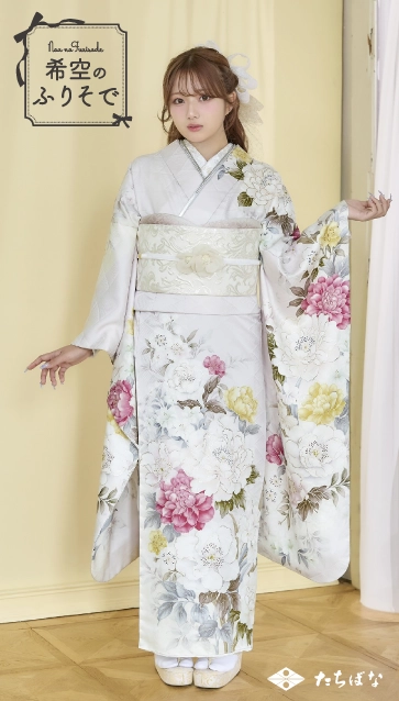 “希空（のあ）”ちゃんの振袖-白｜成人記念の新作振袖ご紹介　NOA-005