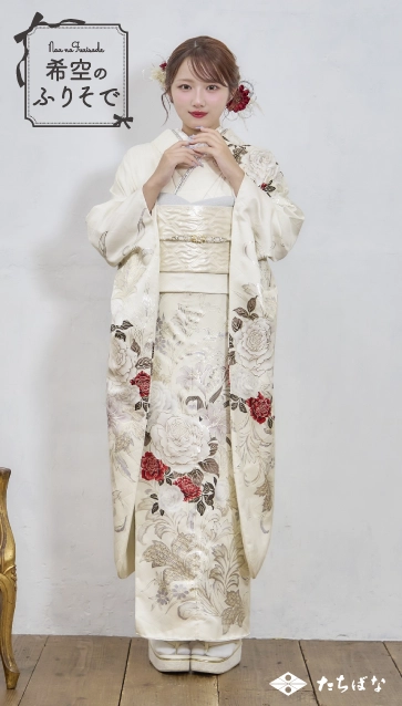 “希空（のあ）”ちゃんの振袖-白｜成人記念の新作振袖ご紹介　NOA-011