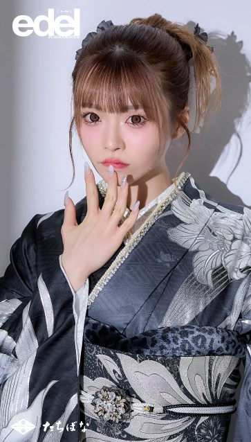 “Edel×ゆい小池（ゆいちゃみ）”の振袖-黒｜成人記念の新作振袖ご紹介　E-709
