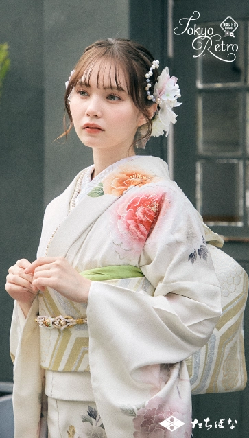 “マーシュ彩ちゃん”着用の振袖-白｜成人記念の新作振袖ご紹介　TR-701
