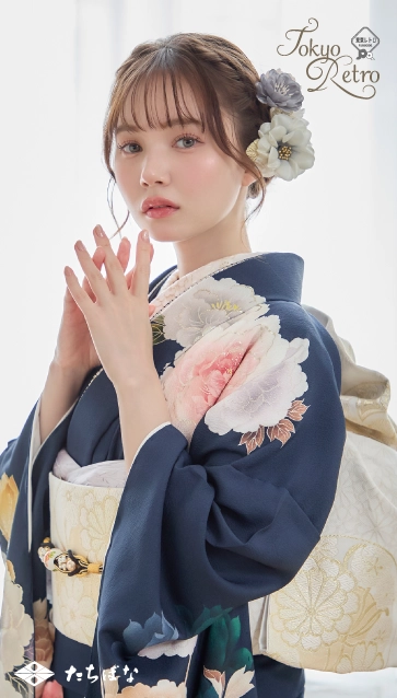 “マーシュ彩ちゃん”着用の振袖-紺｜成人記念の新作振袖ご紹介　TR-702