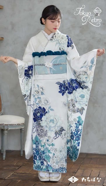 “らんちゃん”着用の振袖-白｜成人記念の新作振袖ご紹介　TR-703
