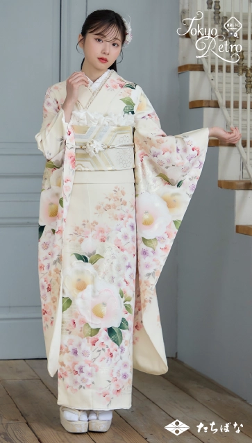 “らんちゃん”着用の振袖-白ベージュ｜成人記念の新作振袖ご紹介　TR-706