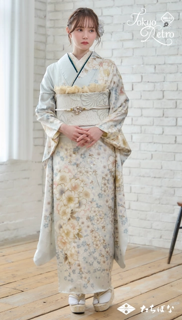 “マーシュ彩ちゃん”着用の振袖-水色｜成人記念の新作振袖ご紹介　TR-710