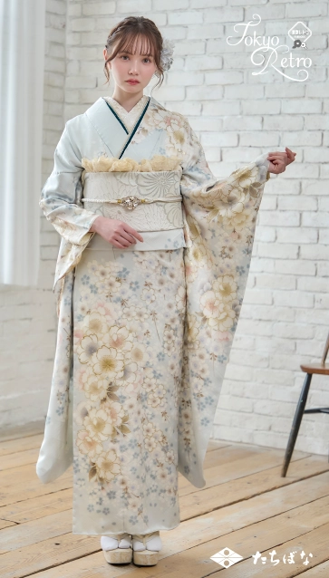 “マーシュ彩ちゃん”着用の振袖-水色｜成人記念の新作振袖ご紹介　TR-710
