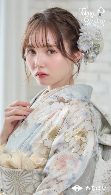 “マーシュ彩ちゃん”着用の振袖-水色｜成人記念の新作振袖ご紹介　TR-710