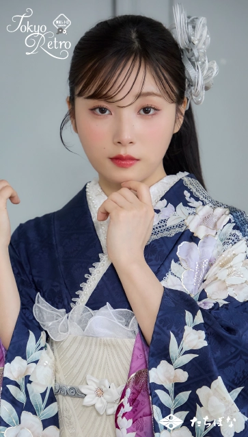 “らんちゃん”着用の振袖-紺｜成人記念の新作振袖ご紹介　TR-712