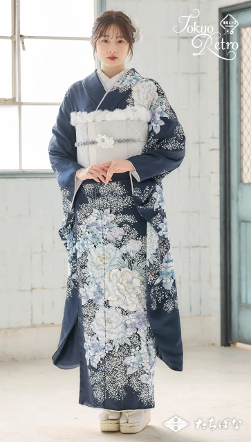 “葛西杏也菜ちゃん”着用の振袖-紺｜成人記念の新作振袖ご紹介　TR-713