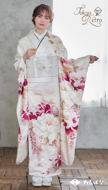 “マーシュ彩ちゃん”着用の振袖-白｜成人記念の新作振袖ご紹介　TR-718