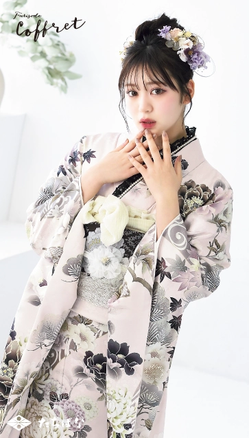 代田萌花ちゃん”着用の振袖-薄ピンク｜成人記念の新作振袖ご