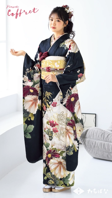 代田萌花ちゃん”着用の振袖-紺｜成人記念の新作振袖ご紹介