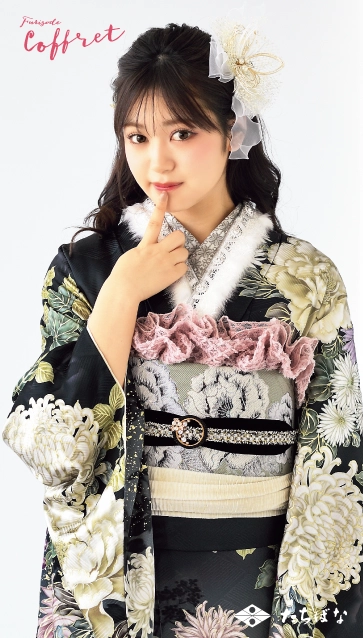 代田萌花ちゃん”着用の振袖-黒｜成人記念の新作振袖ご紹介