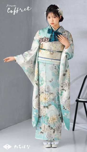 代田萌花ちゃん”着用の振袖-水色｜成人記念の新作振袖ご紹介