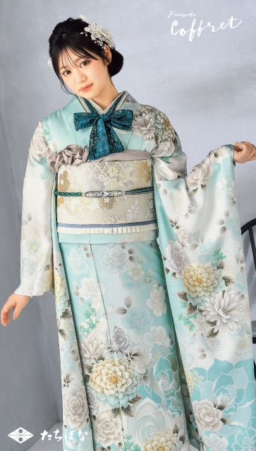 代田萌花ちゃん”着用の振袖-水色｜成人記念の新作振袖ご紹介