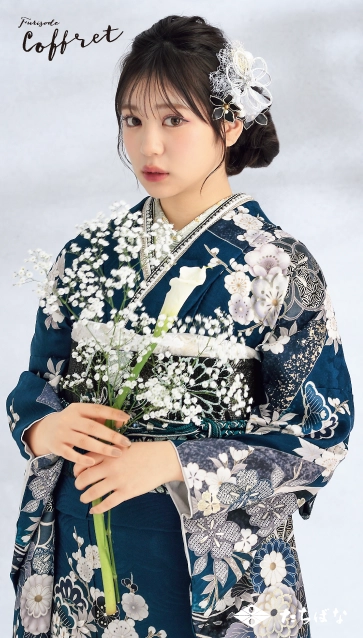 代田萌花ちゃん”着用の振袖-紺｜成人記念の新作振袖ご紹介