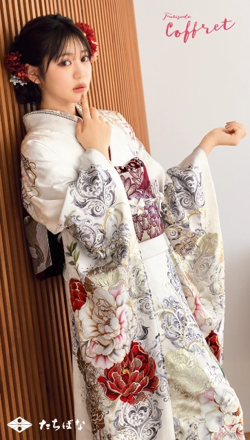 代田萌花ちゃん”着用の振袖-白｜成人記念の新作振袖ご紹介