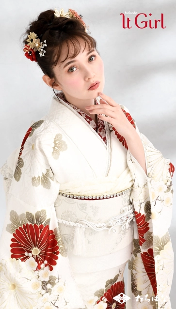 マーシュ彩ちゃん”着用の振袖-白｜成人記念の新作振袖ご紹介 IT-